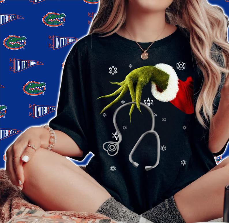 Grinch hand hold Stethoscope Nurse Christmas t-shirt woman shirt